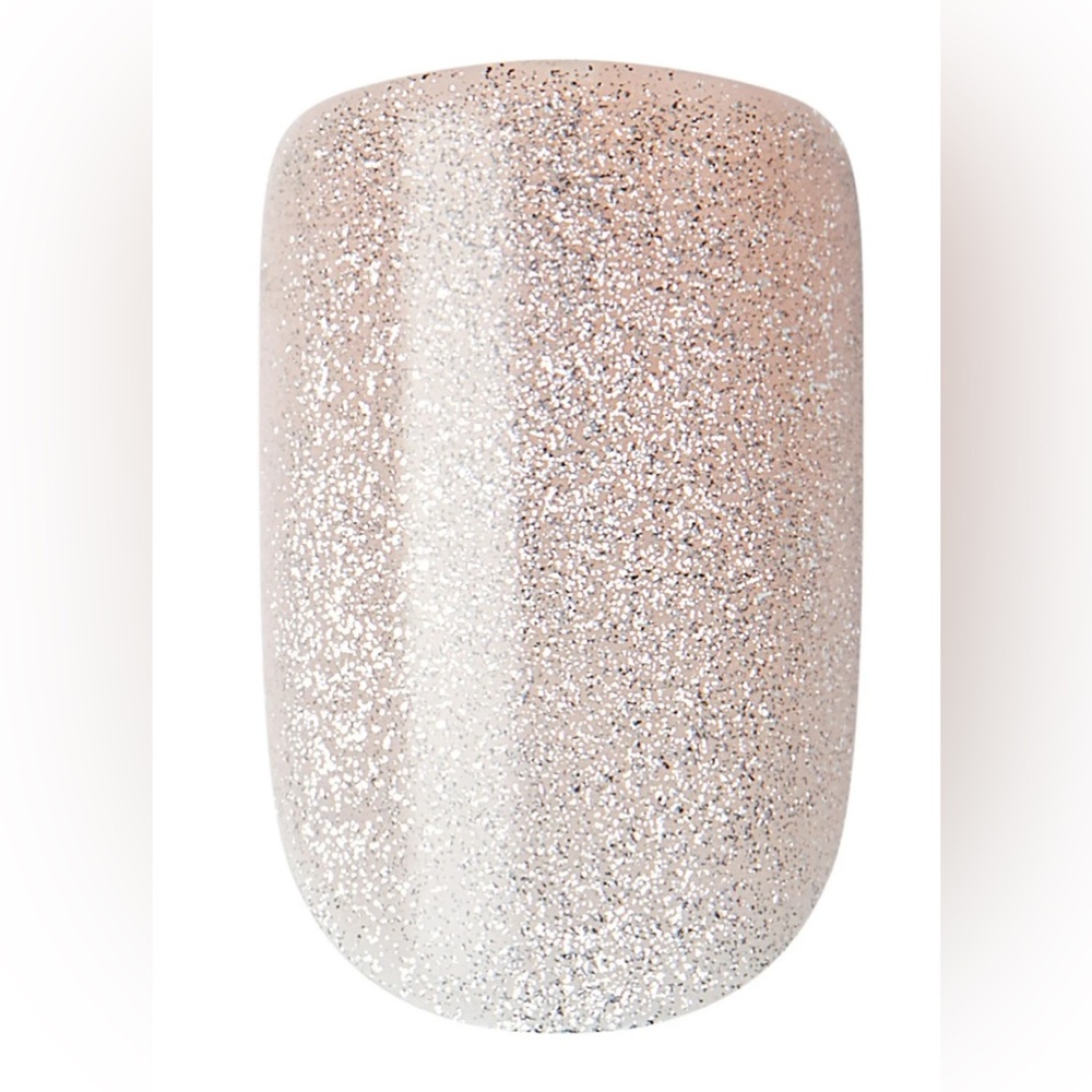 KISS Gel Fantasy Magnetic Press On Nails- Dignity Silver Short Squoval Shape - Picture 4 of 5